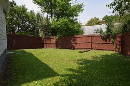 252 Circle Dr, Springfield OH  45503-3300 exterior