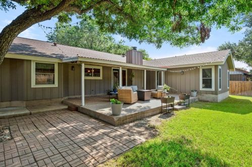 2207 Baltusrol Dr, Austin TX  78747-1202 exterior