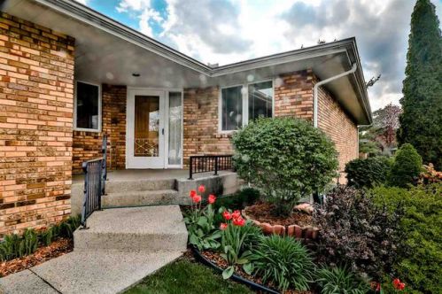 3506 Grandview Dr, Rockford, IL 61114-7348