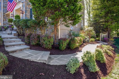 6316 Timarron Cove Ln, Springfield VA  22015-4073 exterior