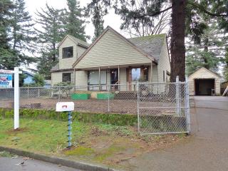18350 Mills St, Portland, OR 97233-5566