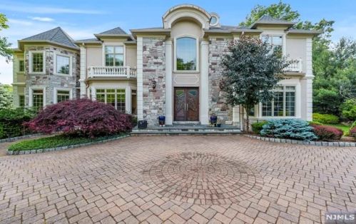 53 Walsh Dr, Mahwah, NJ 07430-2566