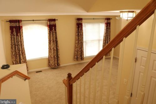 13411 Burrough Farm Dr, Herndon, VA 20171-4376