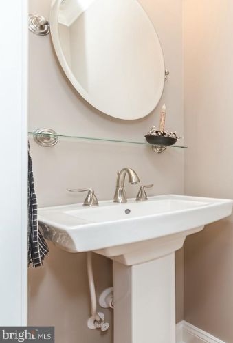 169 Colonial Dr, Charles Town WV 25414-4920 exterior