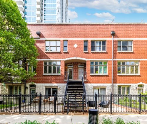 316 17th St, Chicago, IL 60616-1157