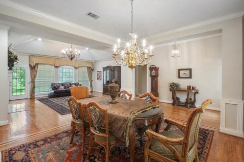 28 Wedgewood Blvd, Conroe TX  77304-1349 exterior