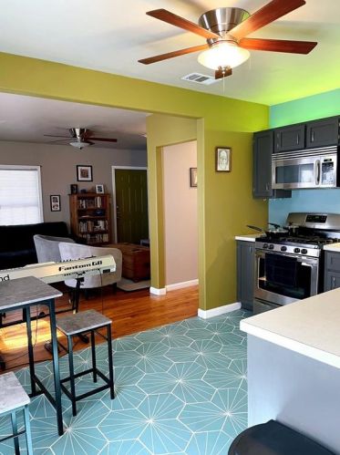 1131 Ebert Ave, Austin TX  78721-2543 exterior