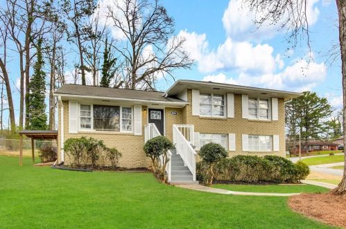 3040 Barksdale Cir, Atlanta GA  30344-5402 exterior
