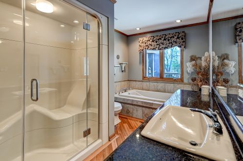 8300 County Line Rd, Willowbrook IL  60527-5719 exterior