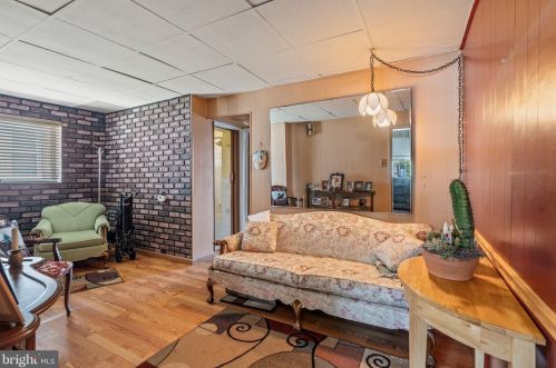 6729 Jackson St, Philadelphia PA  19135-2210 exterior