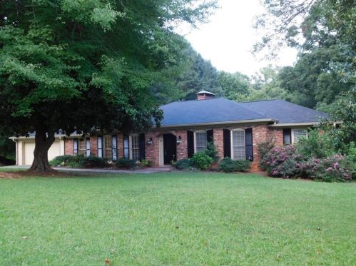 430 Elden Dr, Atlanta GA  30342-2034 exterior