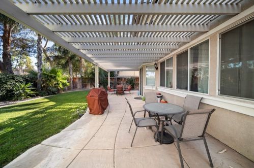 11364 Pondhurst Way, Riverside CA  92505-3471 exterior