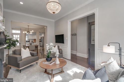 2031 Christian St, Philadelphia, PA 19146-1338