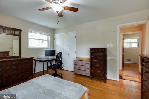 5623 Queensberry Ave, Springfield VA  22151-2711 exterior