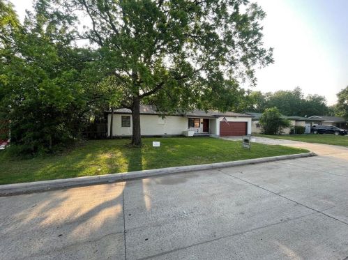 3800 Knox St, Fort Worth TX  76119-4819 exterior