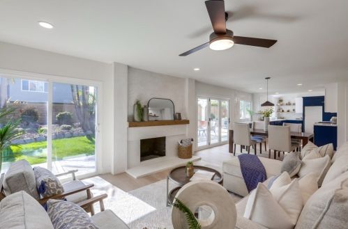 5812 Carbeck Dr, Huntington Beach CA  92648-1009 exterior