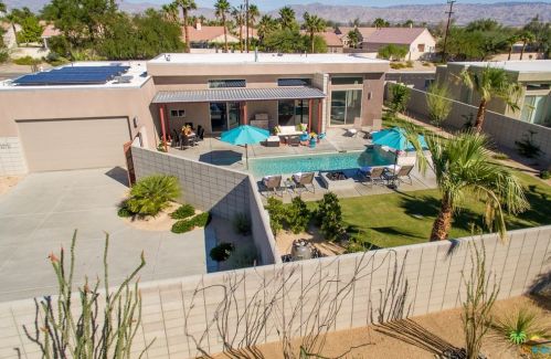 1070 Azure Ct, Palm Springs, CA 92262-2370