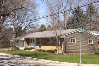 1304 Willow Ave, Green Oaks IL  60048-1714 exterior