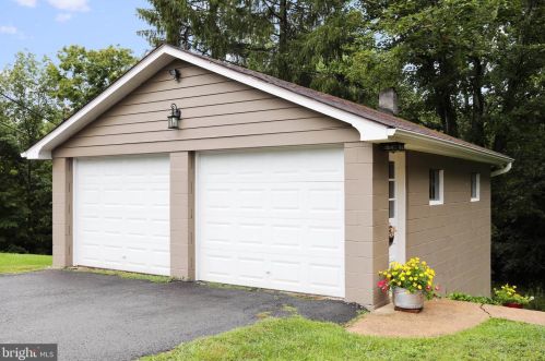 13005 Acre Ln, Cumberland, MD 21502-6957