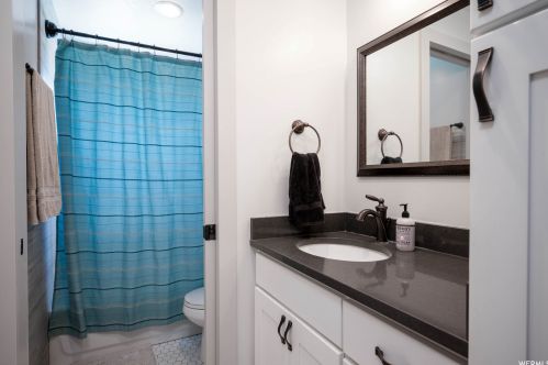 756 Carnation Dr, Sandy UT 84094-4435 exterior