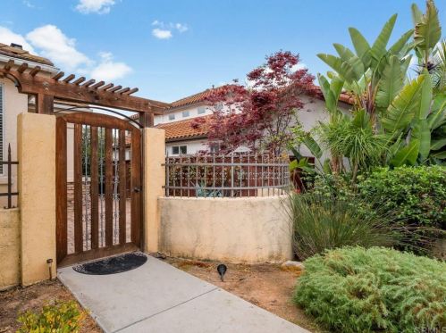 559 Chesterfield Cir, San Marcos, CA 92069-8103