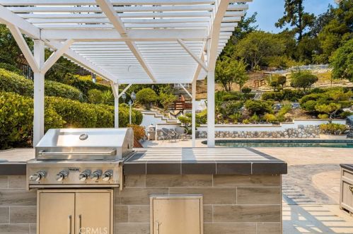 10228 Overhill Dr, Santa Ana CA  92705-1595 exterior