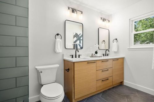 1909 Belford Dr, Austin TX  78757-8205 exterior