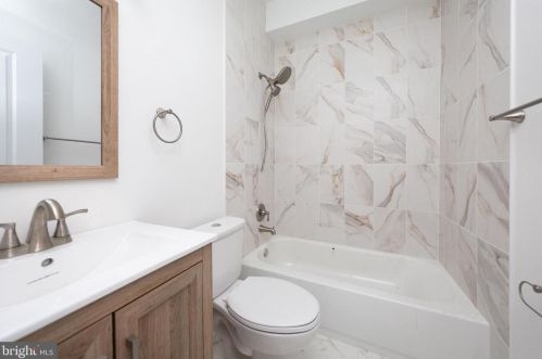 1220 13th St, Philadelphia, PA 19147-4528