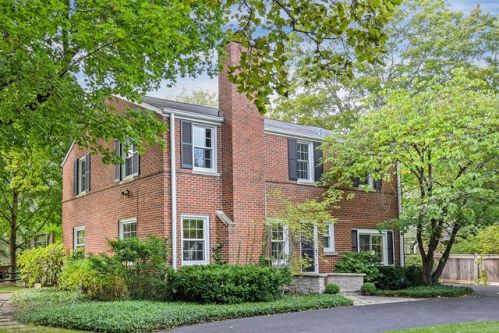 530 Woodland Ln, Northfield, IL 60093-1142
