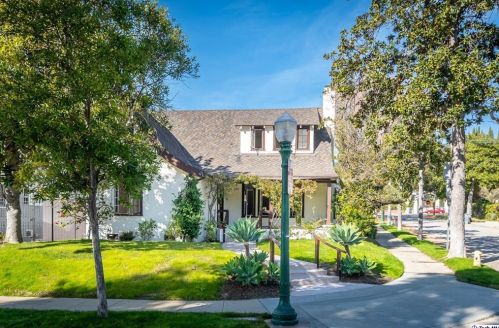 1357 Moncado Dr, Glendale CA  91207-1831 exterior