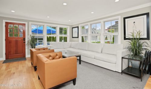 43 Sherwood Pl, Greenwich CT  06830-5606 exterior