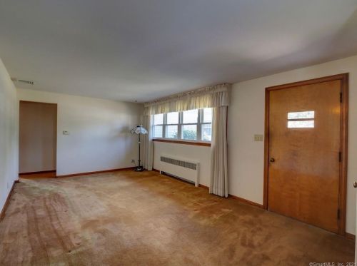 89 Side Dr, Wallingford, CT 06492-3915