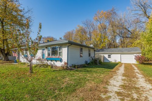 464 2nd St, Braidwood, IL 60408-1635