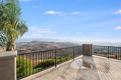 18458 Lakepointe Dr, Riverside CA  92503-0252 exterior