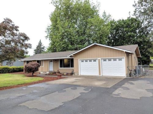 2202 Happy Valley Dr, Medford, OR 97501-4449