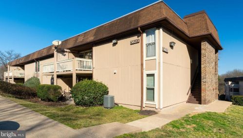 5823 Royal Ridge Dr, Springfield, VA 22152-1033