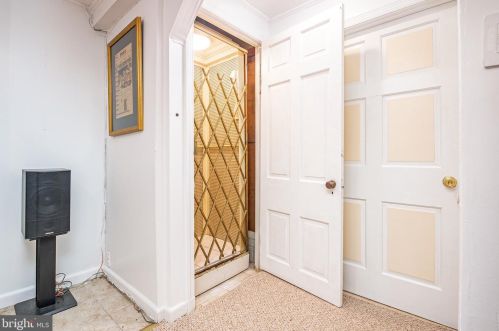 9408 Colesville Rd, Silver Spring MD 20901-4820 exterior