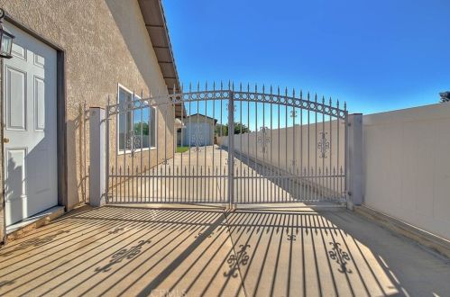 8582 Running Gait Ln, Riverside CA  92509-5106 exterior