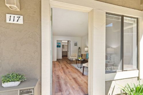 117 Streamwood, Irvine CA  92620-1939 exterior