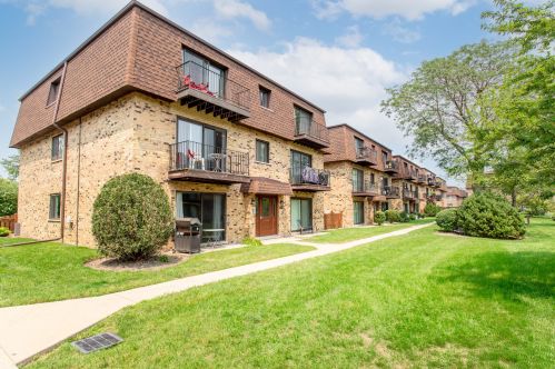 9706 Bianco Ter, Des Plaines, IL 60016-1688