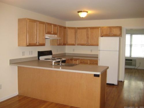 416 Main St, Wallingford, CT 06492-6216