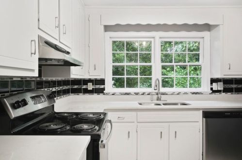 1678 Bridgeport Dr, Atlanta GA  30318-3332 exterior