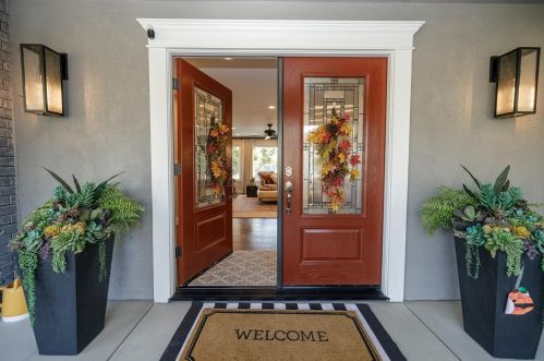 19139 Fairway Ct, Turlock, CA 95380-9636
