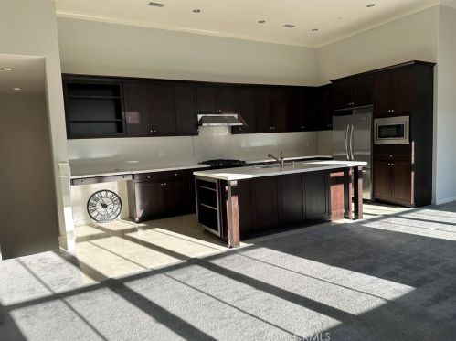 84 Mayfair, Irvine CA  92620-2149 exterior