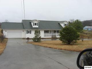 221 Spring Valley Dr, Parrottsville, TN 37843-2639