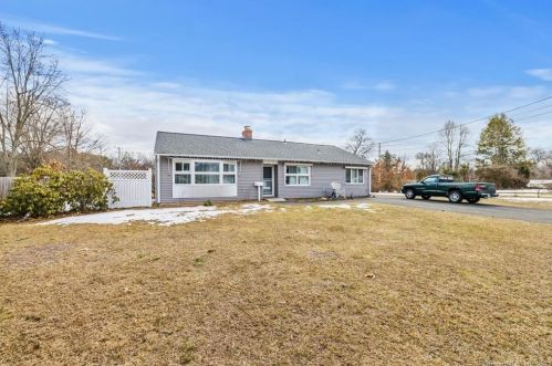 11 Polk Ln, Windsor Locks, CT 06096-2720