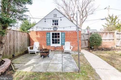 9408 Colesville Rd, Silver Spring MD 20901-4820 exterior