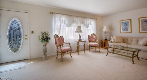 46 Grand St, Clark, NJ 07066-1831