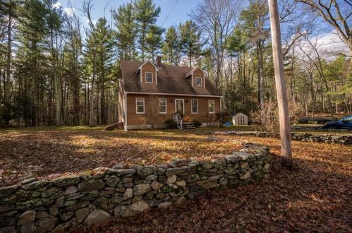 3 Floral Way, Glocester, RI 02814-2032
