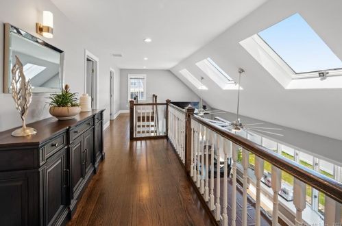 2 Sea Breeze Ave, Niantic CT  06357-3415 exterior